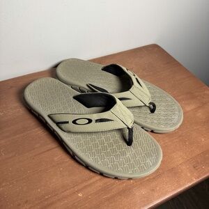 2000s Y2K Oakley Flip Flops Size 10 Beige